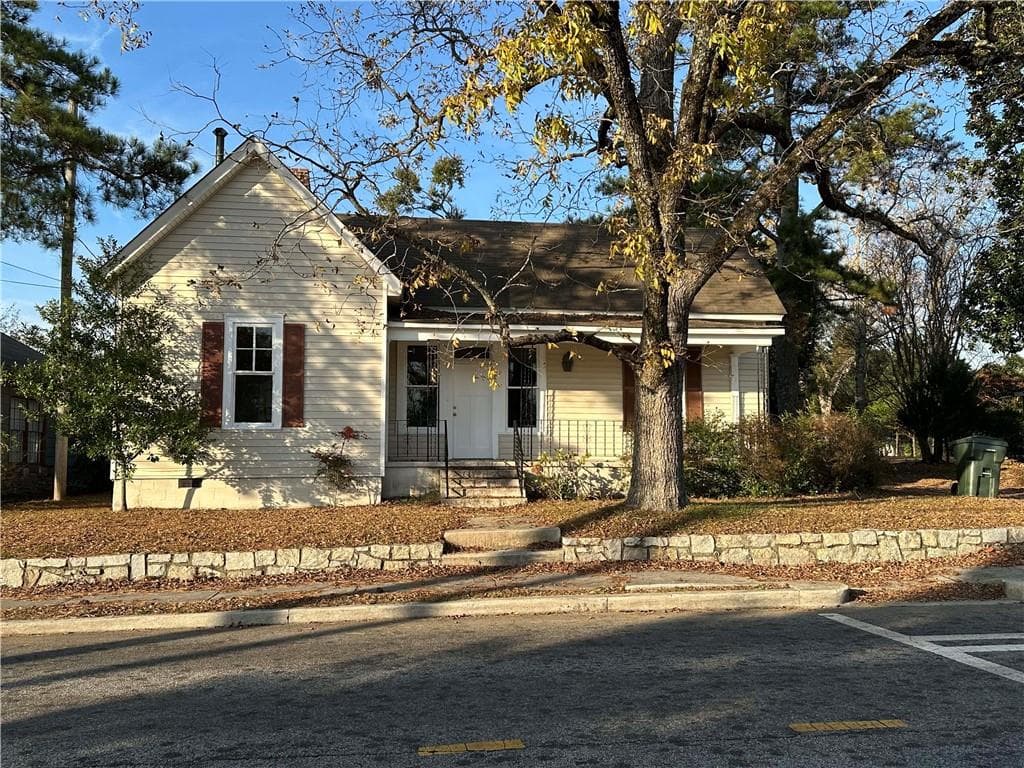 3 bedroom, 1 bathroom, 1,410 sq ft single family residence under contract at 1007 Peek Street, Conyers, GA 30012
