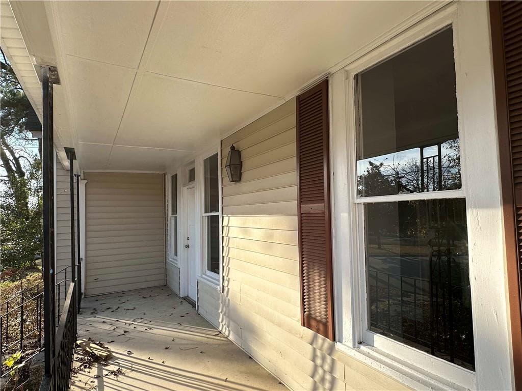 3 bedroom, 1 bathroom, 1,410 sq ft single family residence under contract at 1007 Peek Street, Conyers, GA 30012 — photo 6