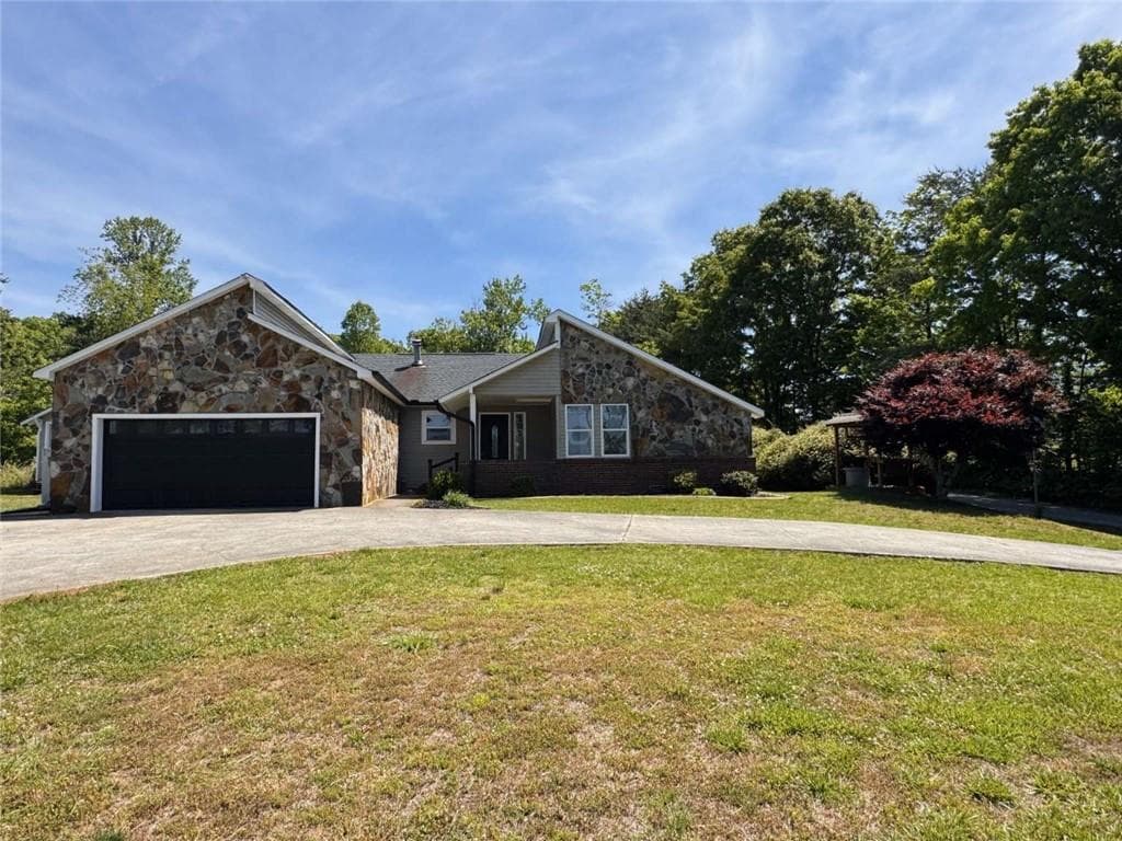 195 Hogsed Road, Hiawassee, GA 30546 — most recent listing photo