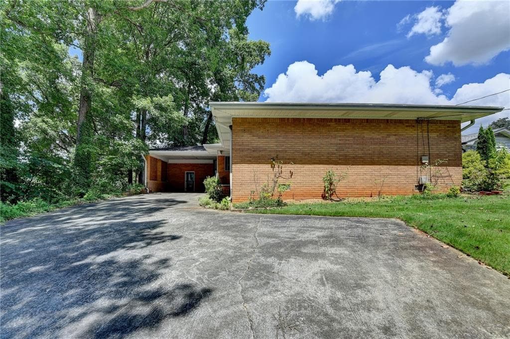 4 bedroom, 2 bathroom, 1,598 sq ft single family residence for sale at 2826 Marlin Drive, Atlanta, GA 30341 — photo 2