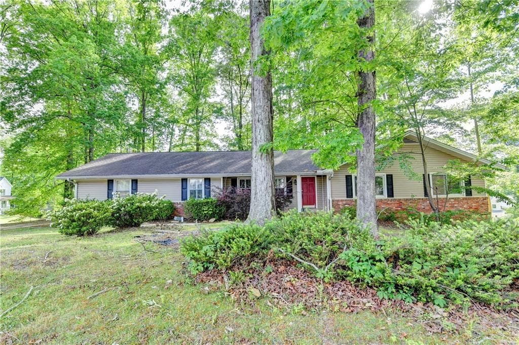 3 bedroom, 3 bathroom, 2,680 sq ft single family residence under contract at 3740 Clubland Drive, Marietta, GA 30068 — photo 3