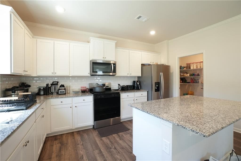 5 bedroom, 3 bathroom, 2,849 sq ft single family residence for sale at 1433 Braselton Village Parkway, Braselton, GA 30517 — photo 8