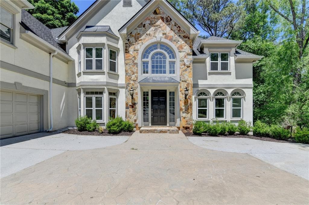4 bedroom, 6 bathroom, 6,280 sq ft single family residence for sale at 545 Slane Trace, Roswell, GA 30076 — photo 3