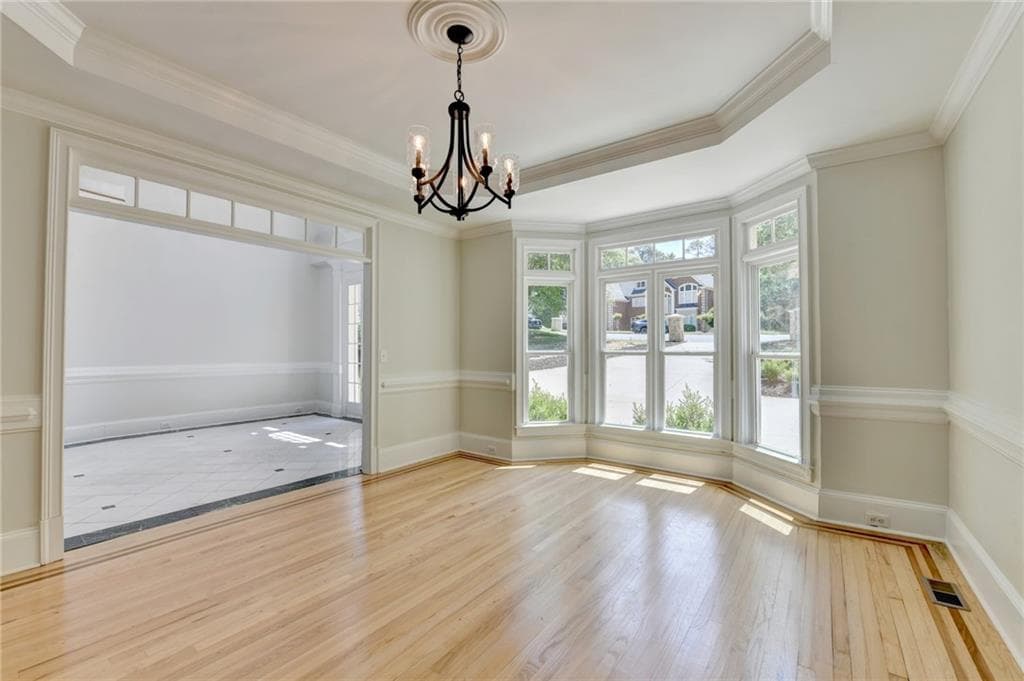 4 bedroom, 6 bathroom, 6,280 sq ft single family residence for sale at 545 Slane Trace, Roswell, GA 30076 — photo 7