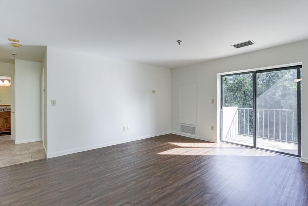 1 bedroom, 1 bathroom condominium for rent at 300 Johnson Ferry Road A405, Atlanta, GA 30328 for $2,395 a month — photo 2