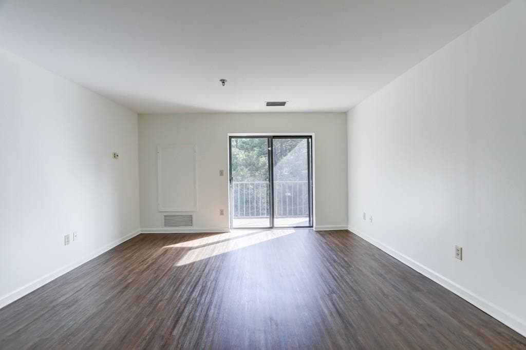 1 bedroom, 1 bathroom condominium for rent at 300 Johnson Ferry Road A405, Atlanta, GA 30328 for $2,395 a month — photo 3