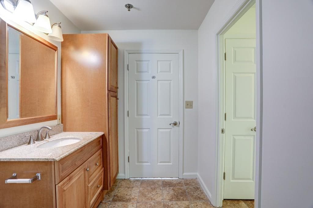 1 bedroom, 1 bathroom condominium for rent at 300 Johnson Ferry Road A405, Atlanta, GA 30328 for $2,395 a month — photo 8
