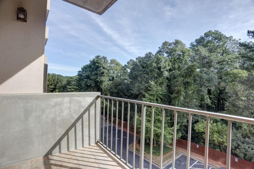 1 bedroom, 1 bathroom condominium for rent at 300 Johnson Ferry Road A405, Atlanta, GA 30328 for $2,395 a month — photo 9