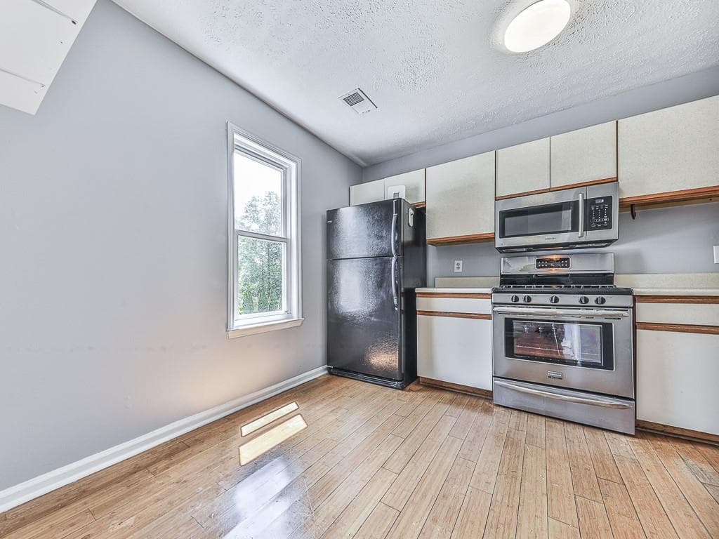 2 bedroom, 3 bathroom, 1,152 sq ft townhouse for sale at 382 Oak Harbor Trail, Marietta, GA 30066 — photo 4