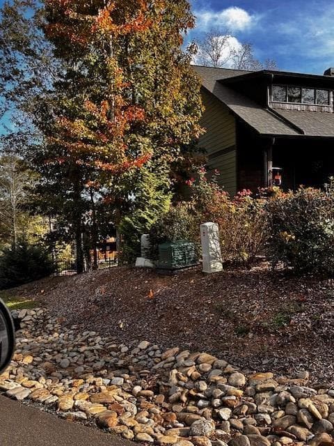 4 bedroom, 5 bathroom, 2,490 sq ft single family residence for sale at 5 Upper Knoll Drive, Blue Ridge, GA 30513 — photo 3