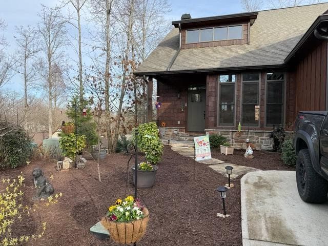 4 bedroom, 5 bathroom, 2,490 sq ft single family residence for sale at 5 Upper Knoll Drive, Blue Ridge, GA 30513 — photo 1 of 16