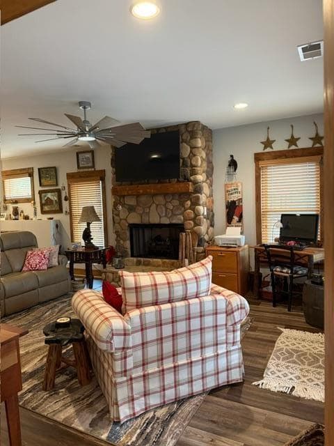 4 bedroom, 5 bathroom, 2,490 sq ft single family residence for sale at 5 Upper Knoll Drive, Blue Ridge, GA 30513 — photo 4