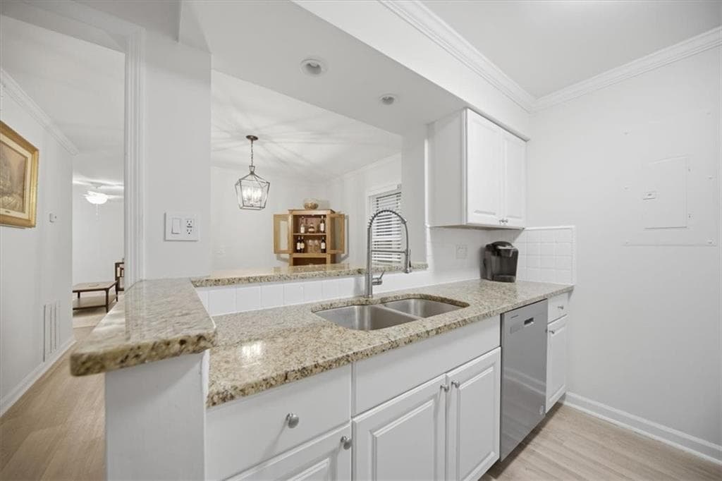 2 bedroom, 2 bathroom, 1,273 sq ft condominium for sale at 32 Arpege Way 32, Atlanta, GA 30327 — photo 8