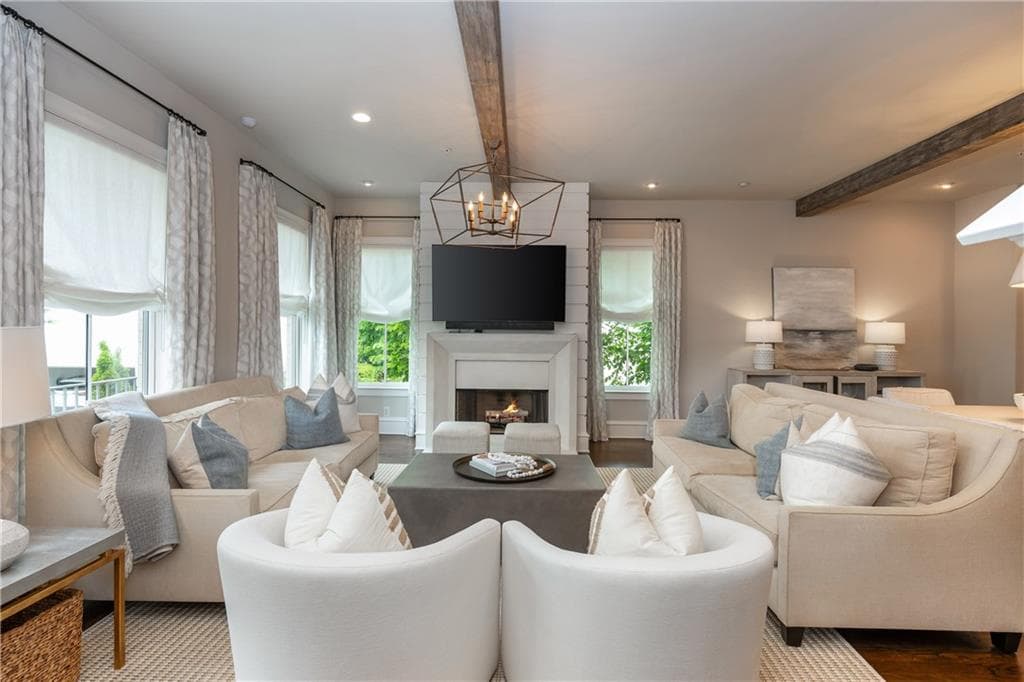 4 bedroom, 4 bathroom, 2,200 sq ft townhouse sold at 351 S Esplanade, Alpharetta, GA 30009
