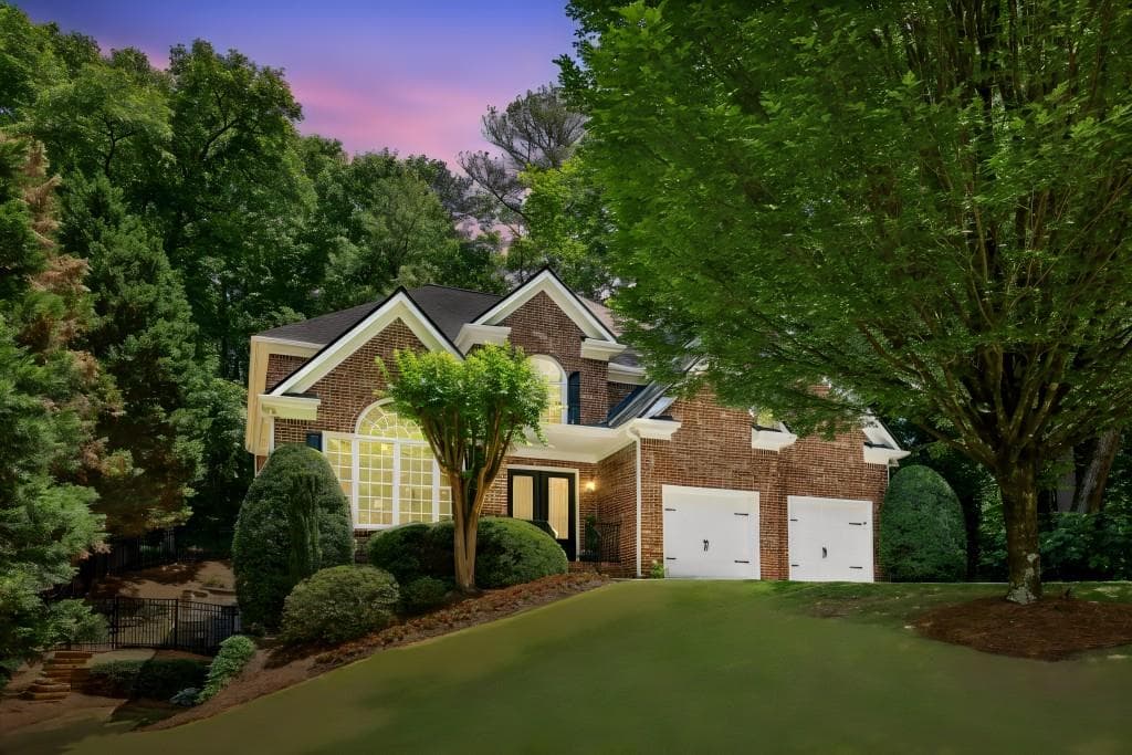 5 bedroom, 4 bathroom, 5,308 sq ft single family residence under contract at 11 Wieuca Trace, Atlanta, GA 30342 — photo 2
