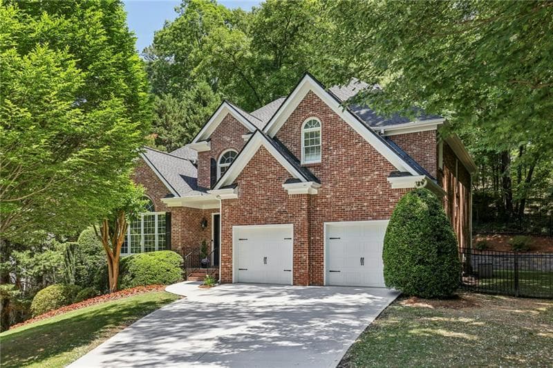 5 bedroom, 4 bathroom, 5,308 sq ft single family residence under contract at 11 Wieuca Trace, Atlanta, GA 30342 — photo 3