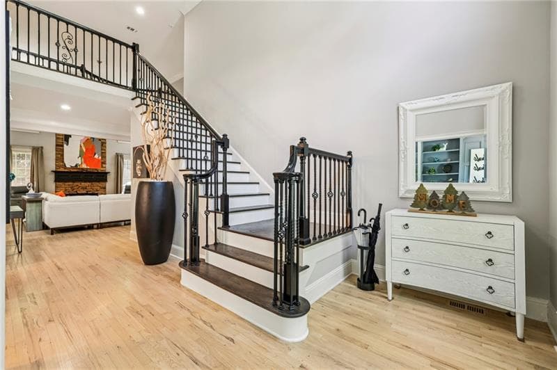 5 bedroom, 4 bathroom, 5,308 sq ft single family residence under contract at 11 Wieuca Trace, Atlanta, GA 30342 — photo 6