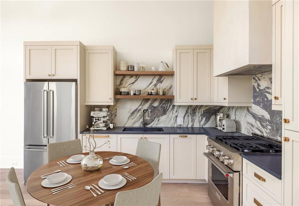 3 bedroom, 3 bathroom, 1,556 sq ft townhouse for sale at 1184 Lupo Loop, Chattahoochee Hills, GA 30268 — photo 2