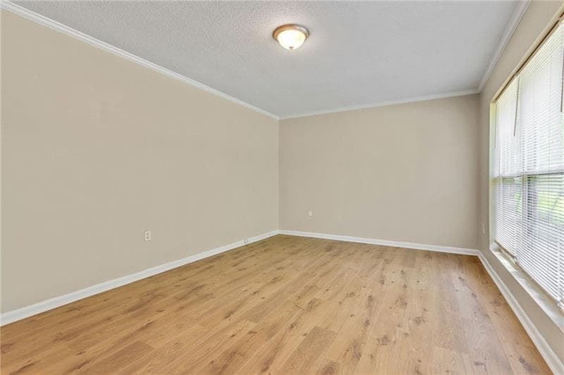 4 bedroom, 2 bathroom, 1,175 sq ft single family residence for sale at 4639 Tell Road, Atlanta, GA 30331 — photo 3