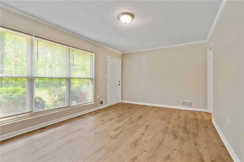 4 bedroom, 2 bathroom, 1,175 sq ft single family residence for sale at 4639 Tell Road, Atlanta, GA 30331 — photo 4