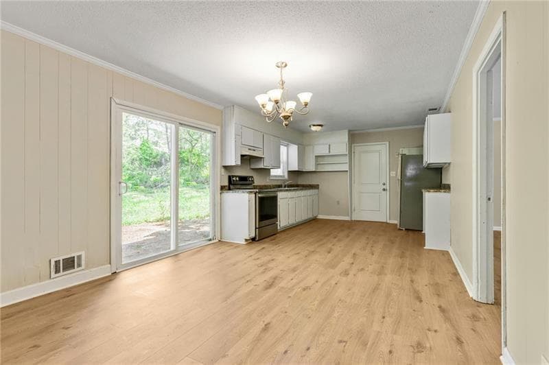 4 bedroom, 2 bathroom, 1,175 sq ft single family residence for sale at 4639 Tell Road, Atlanta, GA 30331 — photo 5