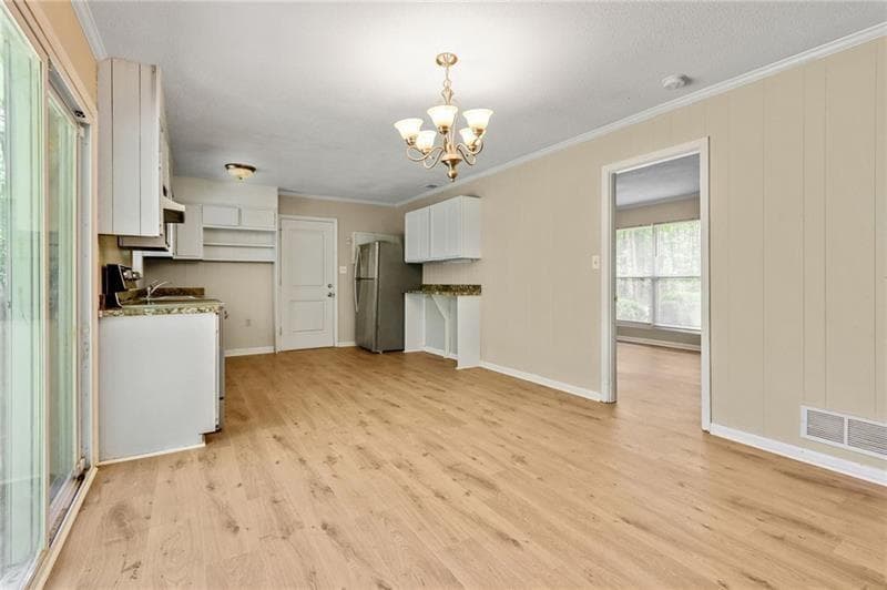 4 bedroom, 2 bathroom, 1,175 sq ft single family residence for sale at 4639 Tell Road, Atlanta, GA 30331 — photo 6