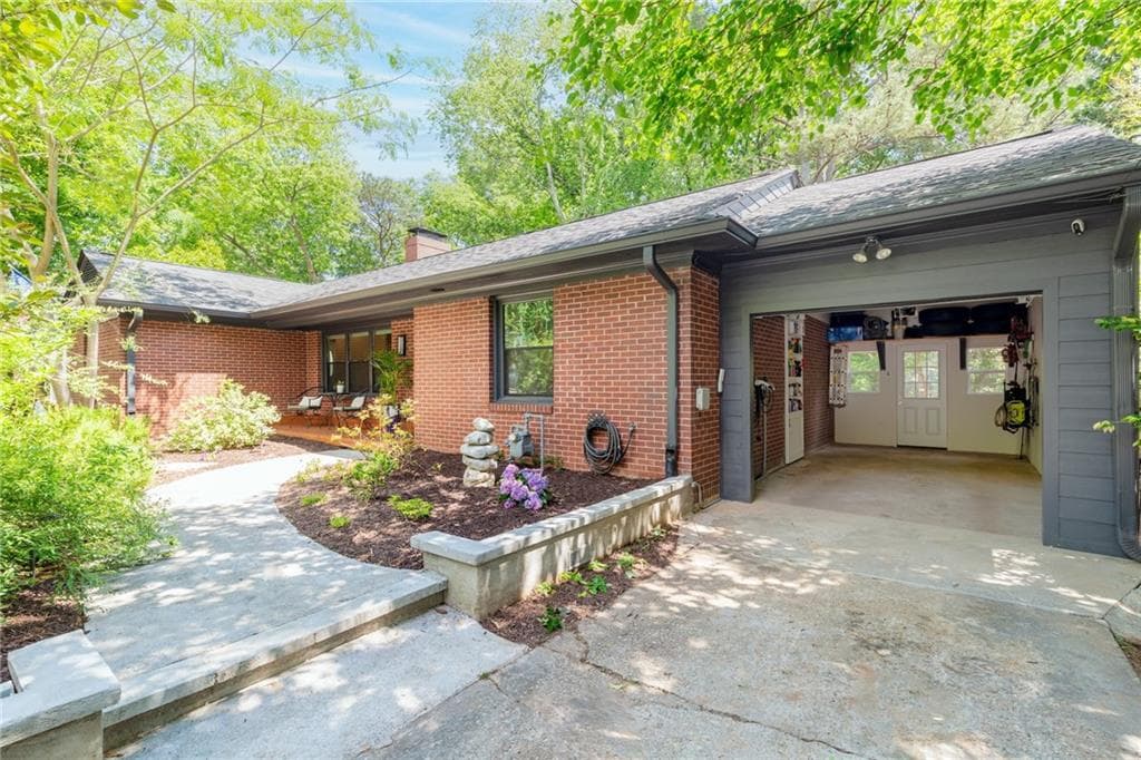 3 bedroom, 2 bathroom, 1,711 sq ft single family residence under contract at 2413 N Decatur Road, Decatur, GA 30033 — photo 3