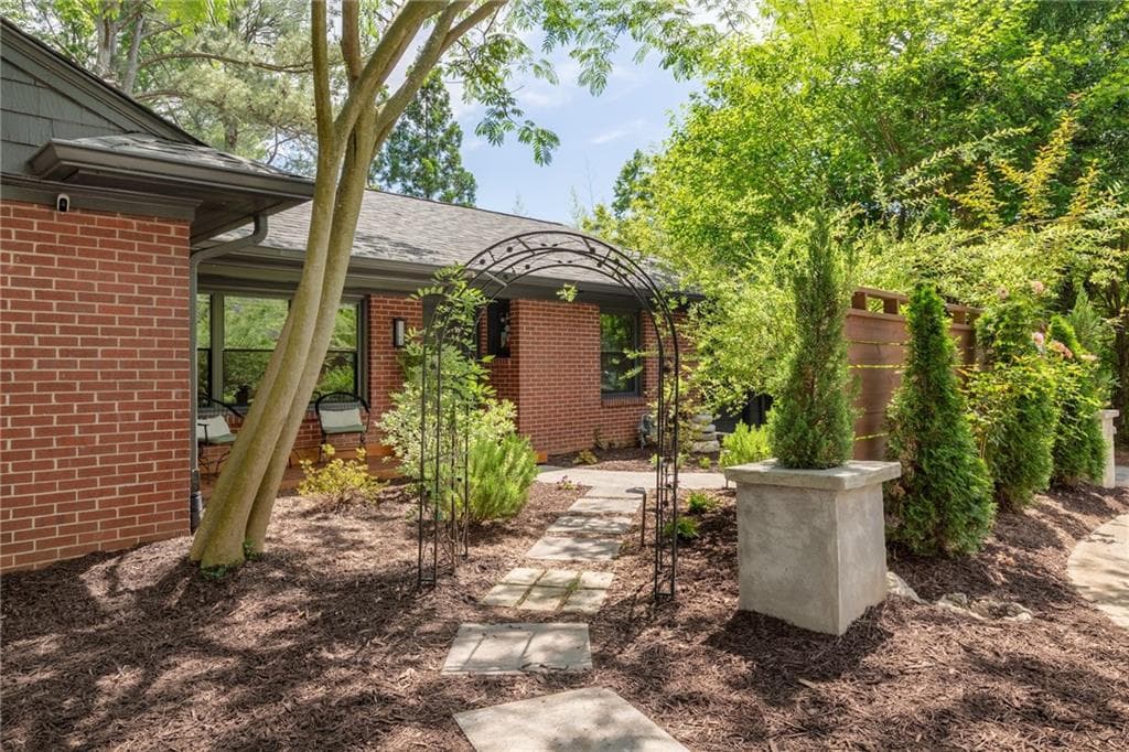 3 bedroom, 2 bathroom, 1,711 sq ft single family residence under contract at 2413 N Decatur Road, Decatur, GA 30033 — photo 2
