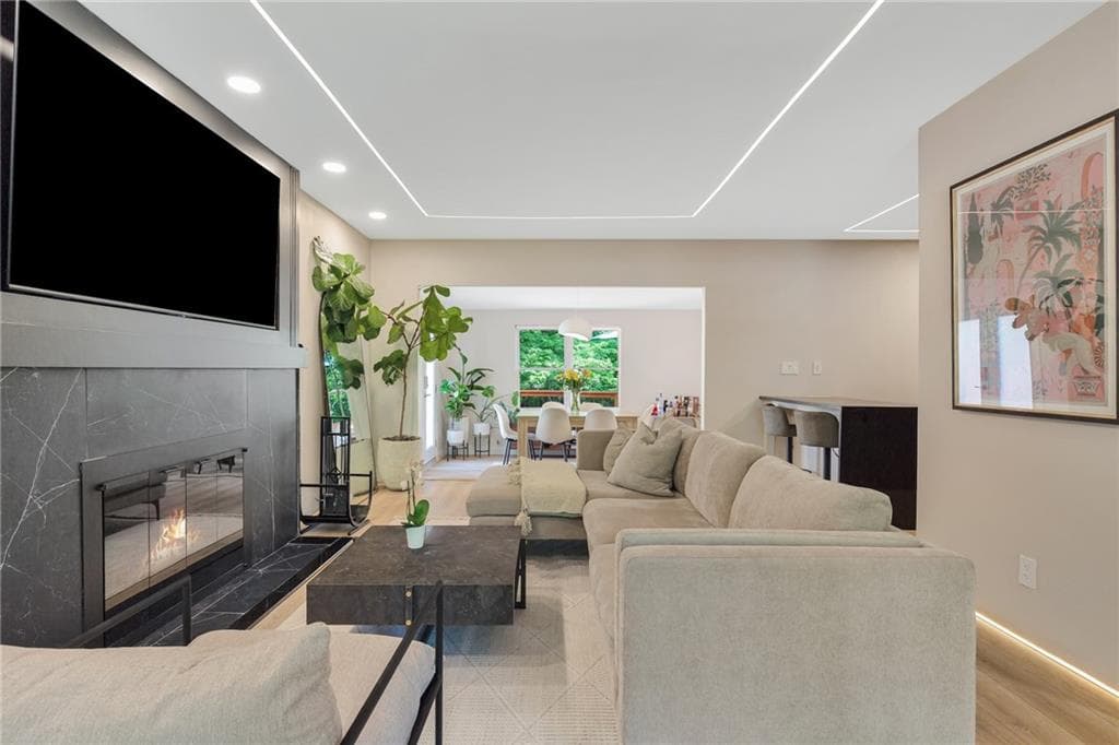 3 bedroom, 2 bathroom, 1,711 sq ft single family residence under contract at 2413 N Decatur Road, Decatur, GA 30033 — photo 9