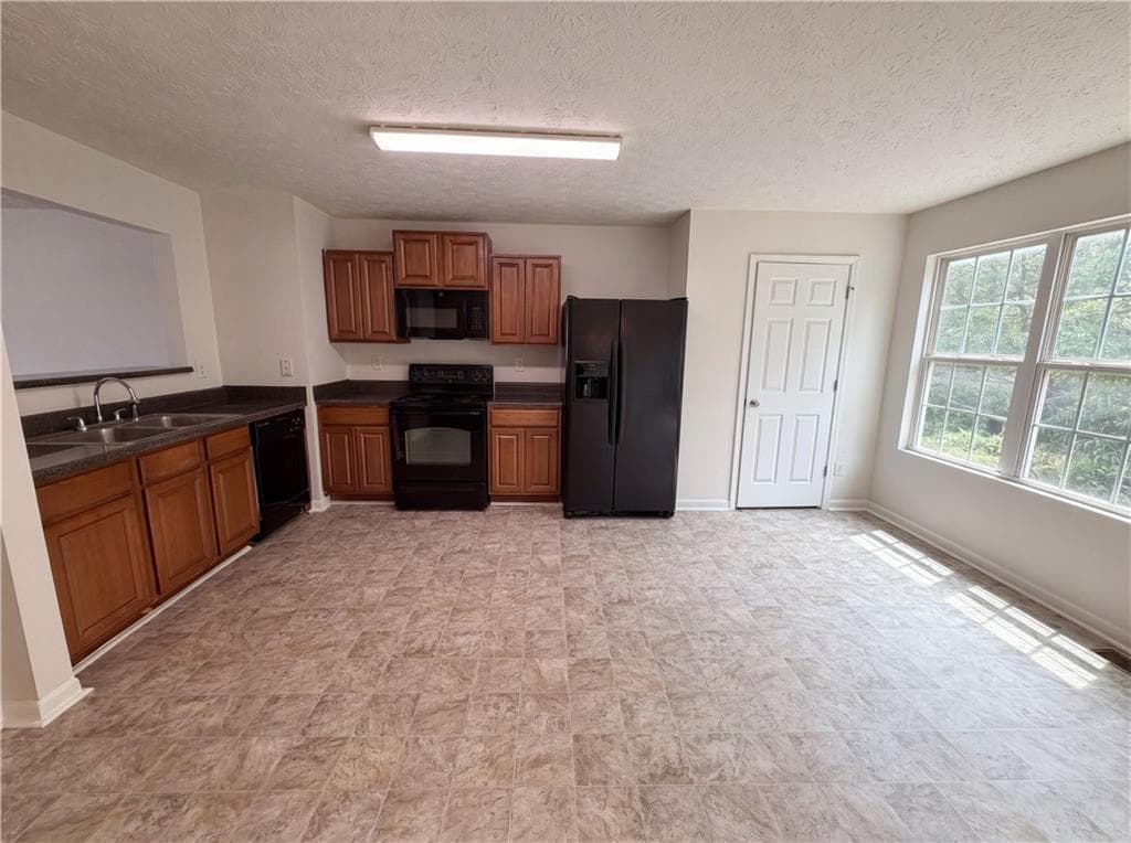 2 bedroom, 3 bathroom, 2,049 sq ft townhouse under contract at 6369 Redan Square, Lithonia, GA 30058 — photo 2