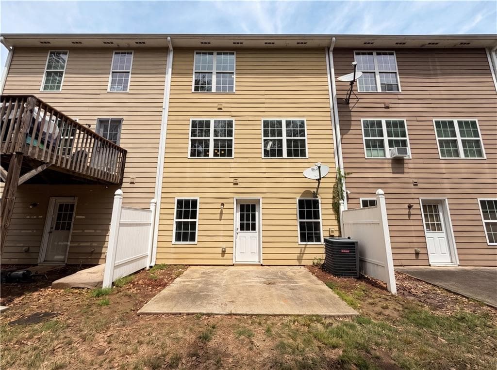 2 bedroom, 3 bathroom, 2,049 sq ft townhouse under contract at 6369 Redan Square, Lithonia, GA 30058 — photo 5