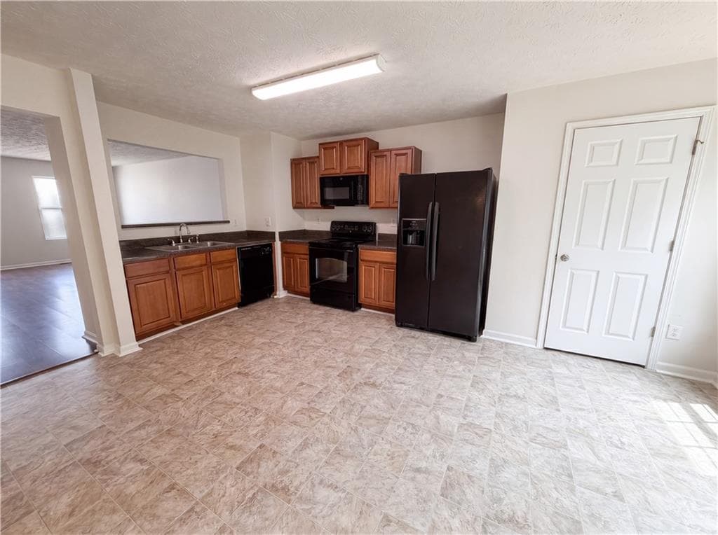 2 bedroom, 3 bathroom, 2,049 sq ft townhouse under contract at 6369 Redan Square, Lithonia, GA 30058 — photo 8