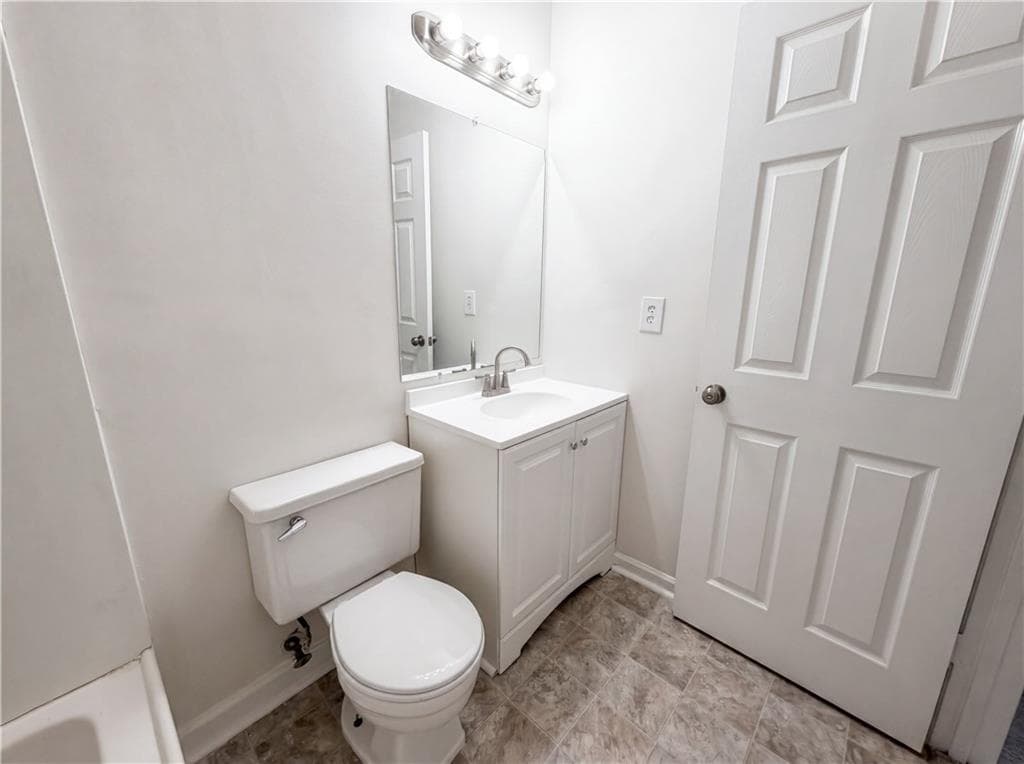2 bedroom, 3 bathroom, 2,049 sq ft townhouse under contract at 6369 Redan Square, Lithonia, GA 30058 — photo 6