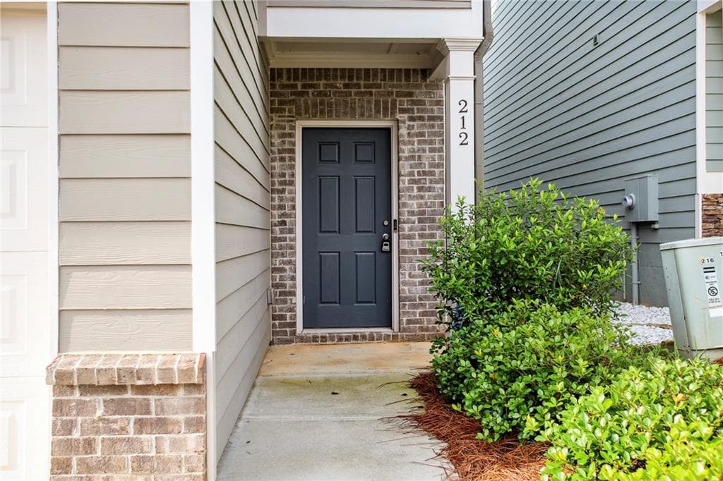 3 bedroom, 3 bathroom, 1,905 sq ft single family residence for rent at 212 Ridge Valley Drive, Woodstock, GA 30189 for $2,100 a month — photo 3