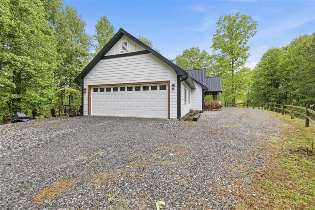 3 bedroom, 2 bathroom, 1,768 sq ft single family residence for sale at 137 Thornwood Lane, Ellijay, GA 30540 — photo 2