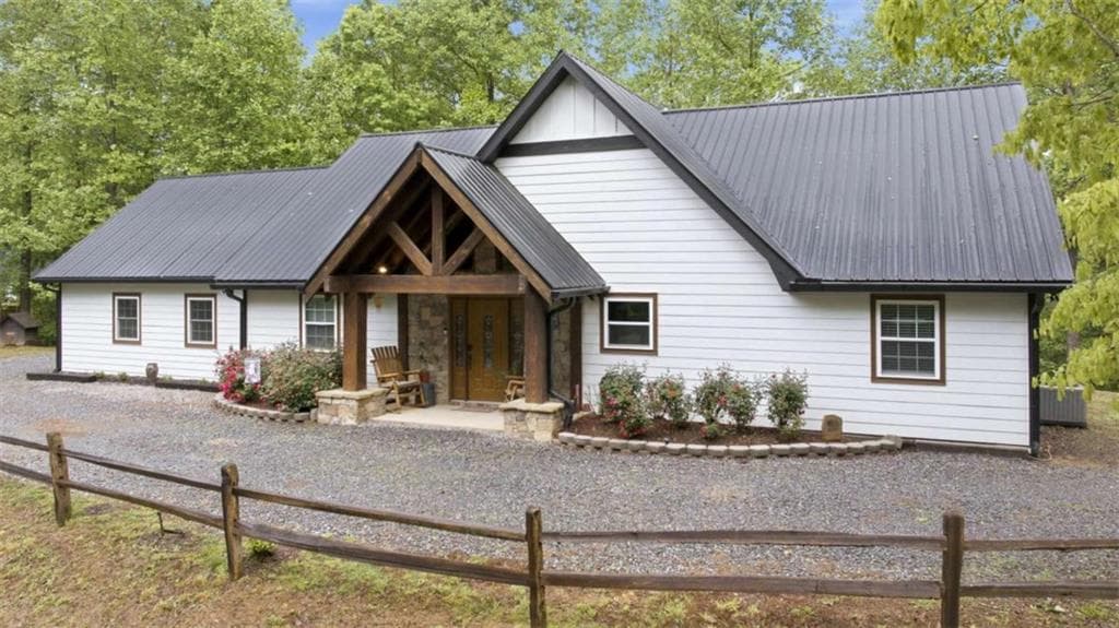 3 bedroom, 2 bathroom, 1,768 sq ft single family residence for sale at 137 Thornwood Lane, Ellijay, GA 30540 — photo 3