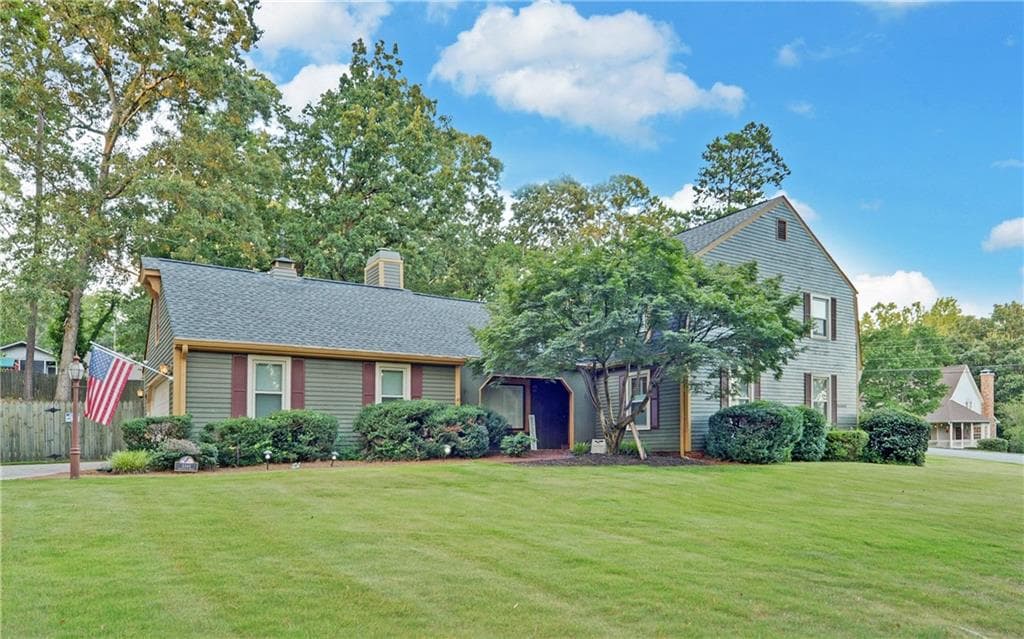 4 bedroom, 3 bathroom, 3,039 sq ft single family residence for sale at 3341 Edgewood Circle, Gainesville, GA 30506