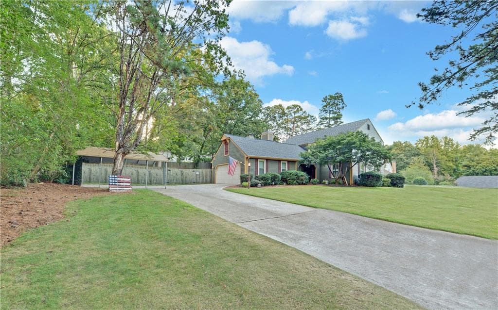 4 bedroom, 3 bathroom, 3,039 sq ft single family residence for sale at 3341 Edgewood Circle, Gainesville, GA 30506 — photo 2