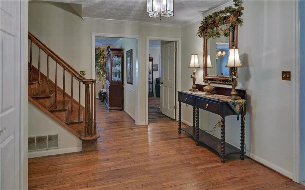 4 bedroom, 3 bathroom, 3,039 sq ft single family residence for sale at 3341 Edgewood Circle, Gainesville, GA 30506 — photo 4
