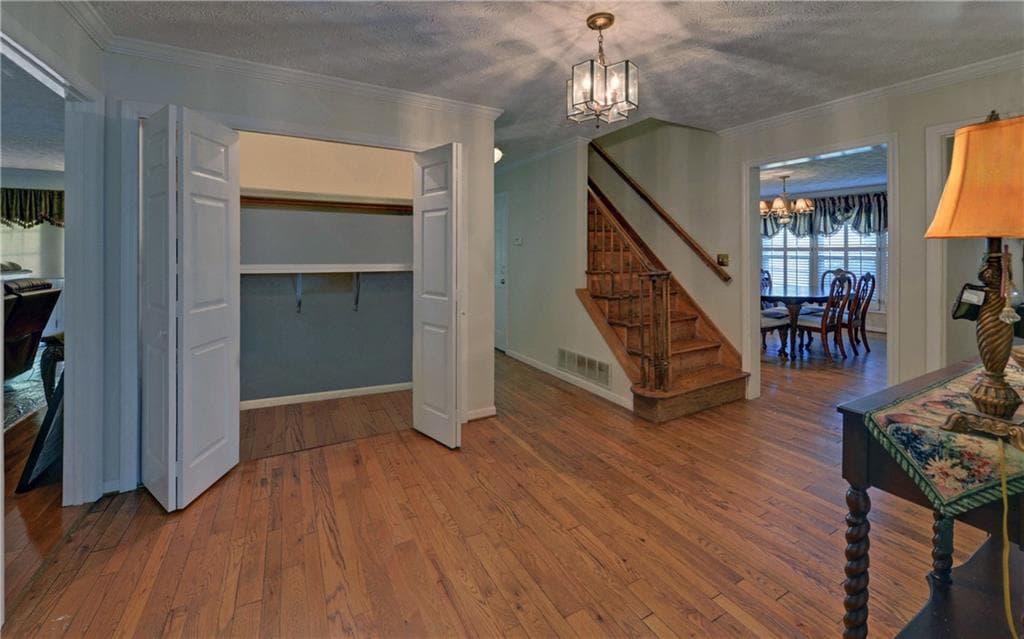 4 bedroom, 3 bathroom, 3,039 sq ft single family residence for sale at 3341 Edgewood Circle, Gainesville, GA 30506 — photo 6