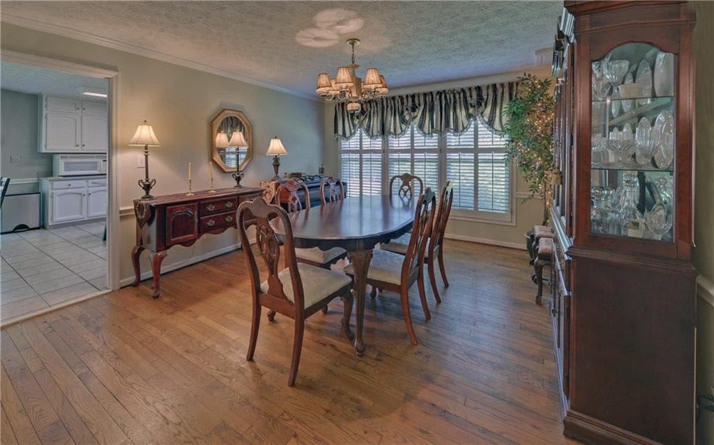 4 bedroom, 3 bathroom, 3,039 sq ft single family residence for sale at 3341 Edgewood Circle, Gainesville, GA 30506 — photo 9
