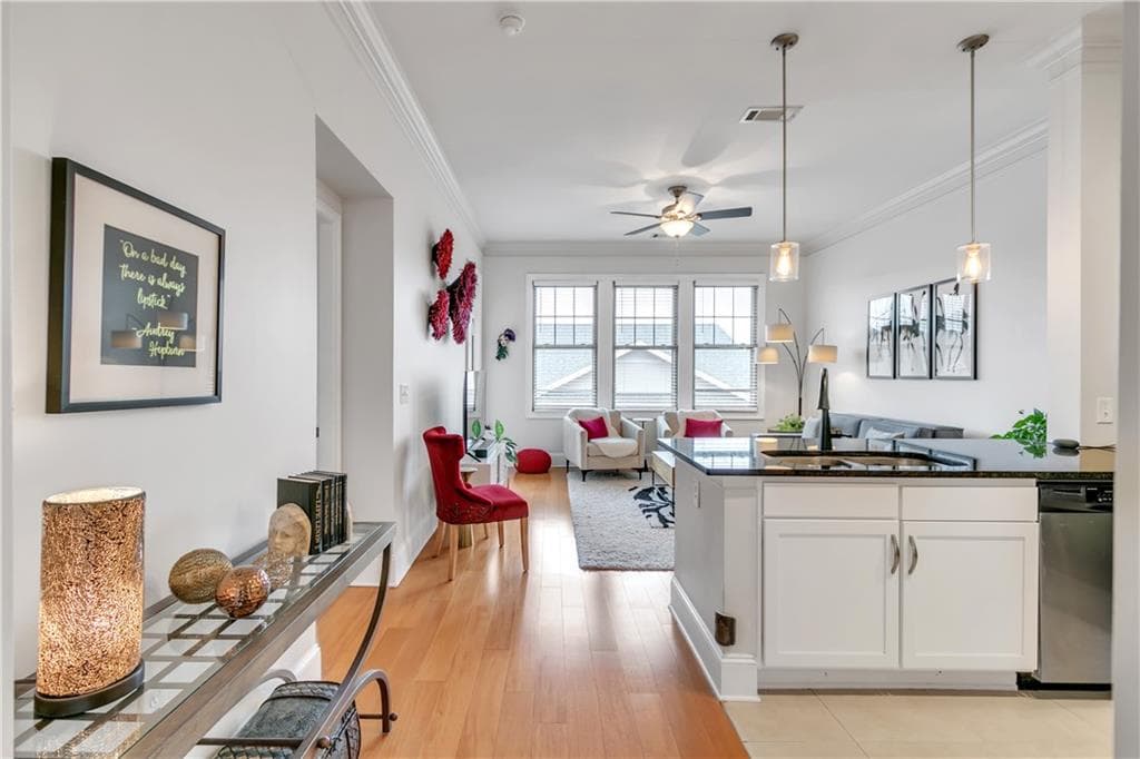 1 bedroom, 1 bathroom, 882 sq ft condominium for sale at 3621 Vinings Slope 1537, Atlanta, GA 30339 — photo 6