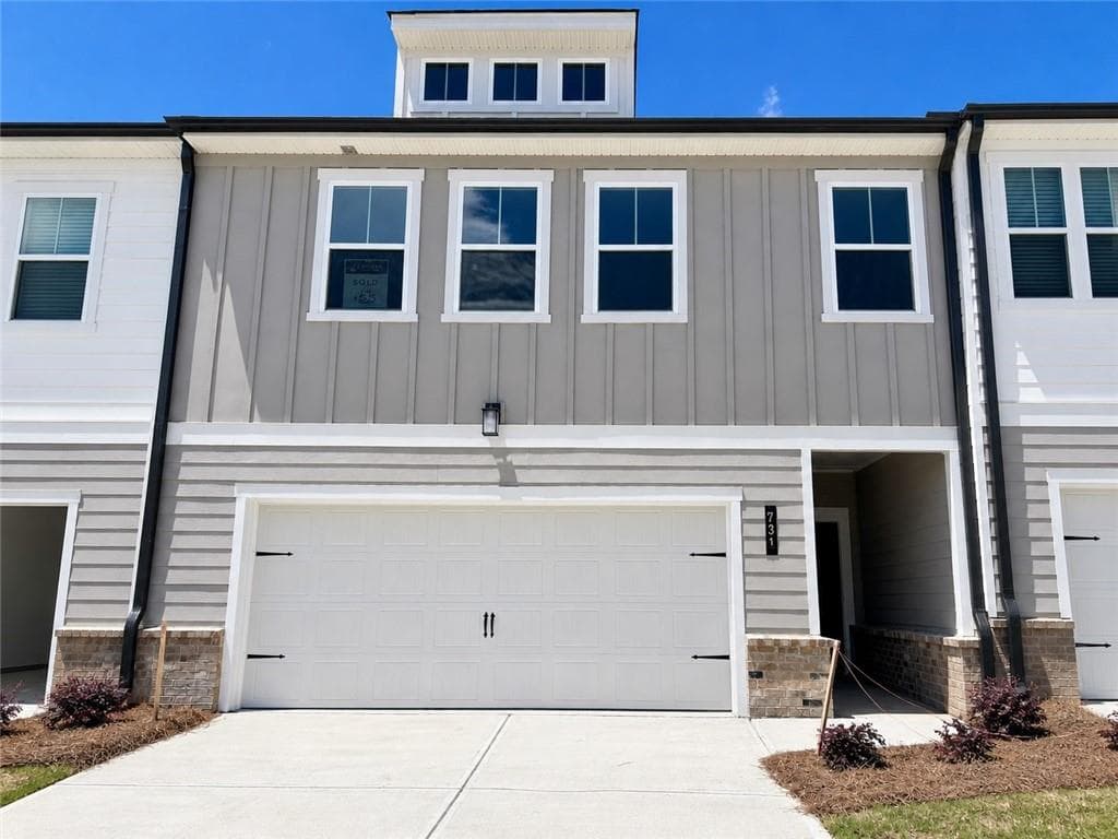 3 bedroom, 3 bathroom, 2,301 sq ft townhouse for rent at 731 Point Place Drive, Loganville, GA 30052 for $2,290 a month — photo 1 of 17
