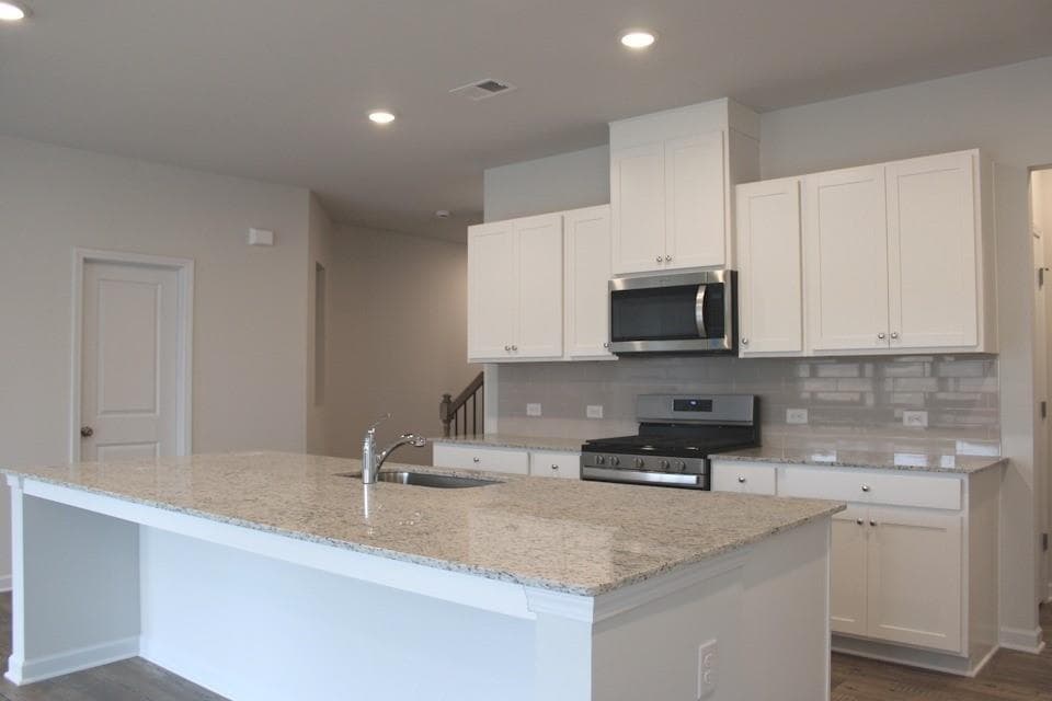 3 bedroom, 3 bathroom, 2,301 sq ft townhouse for rent at 731 Point Place Drive, Loganville, GA 30052 for $2,290 a month — photo 2