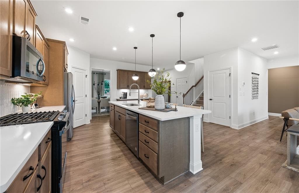 5 bedroom, 3 bathroom, 2,956 sq ft single family residence under contract at 6137 Marigold Way, Atlanta, GA 30349 — photo 9