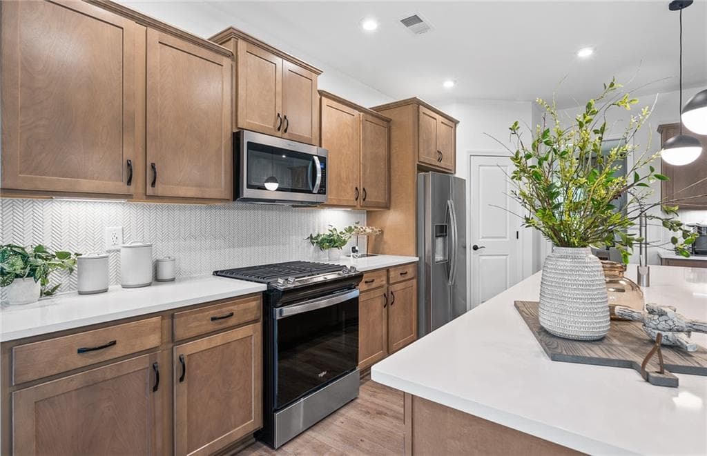 5 bedroom, 3 bathroom, 2,956 sq ft single family residence under contract at 6137 Marigold Way, Atlanta, GA 30349 — photo 10