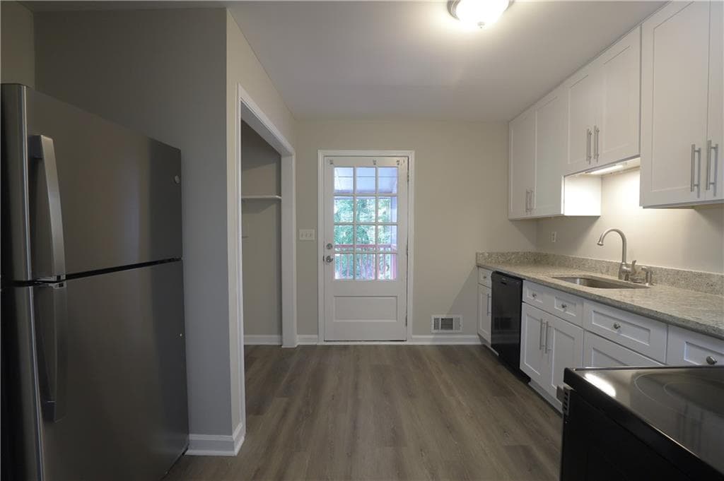 2 bedroom, 2 bathroom, 1,134 sq ft duplex for rent at 4732 Valley Dale Drive, Lilburn, GA 30047 for $1,500 a month — photo 4