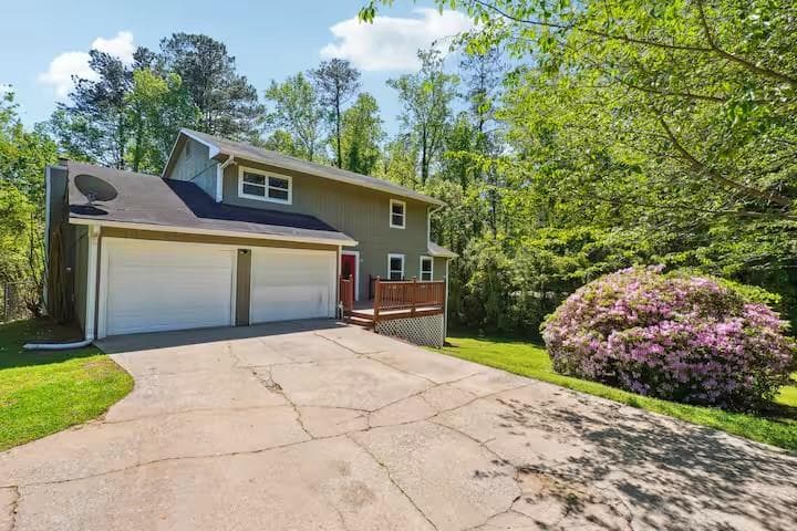 3 bedroom, 3 bathroom, 2,187 sq ft single family residence for rent at 230 Chaffin Ridge Trace, Roswell, GA 30075 for $3,250 a month — photo 2