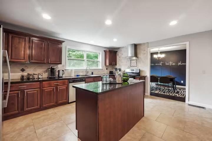 3 bedroom, 3 bathroom, 2,187 sq ft single family residence for rent at 230 Chaffin Ridge Trace, Roswell, GA 30075 for $3,250 a month — photo 4