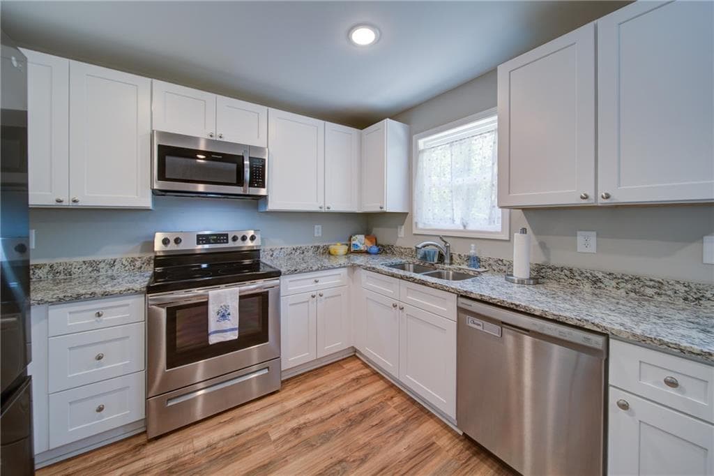 3 bedroom, 2 bathroom, 1,301 sq ft single family residence under contract at 2182 Ben Higgins Road, Dahlonega, GA 30533 — photo 5